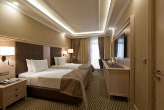 Отель Divan Suites Batumi Батуми Улучшенный номер с кроватью размера «king-size»-2